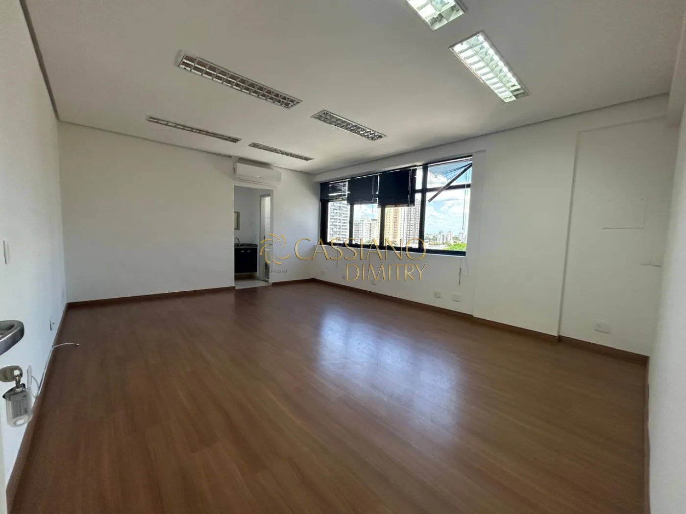 Alugar Comercial / Sala em São José dos Campos R$ 2.450,00 - Foto 1